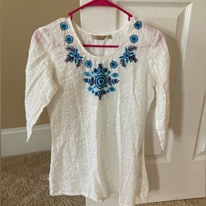 Super pretty tunic for women white and blue with side slits.